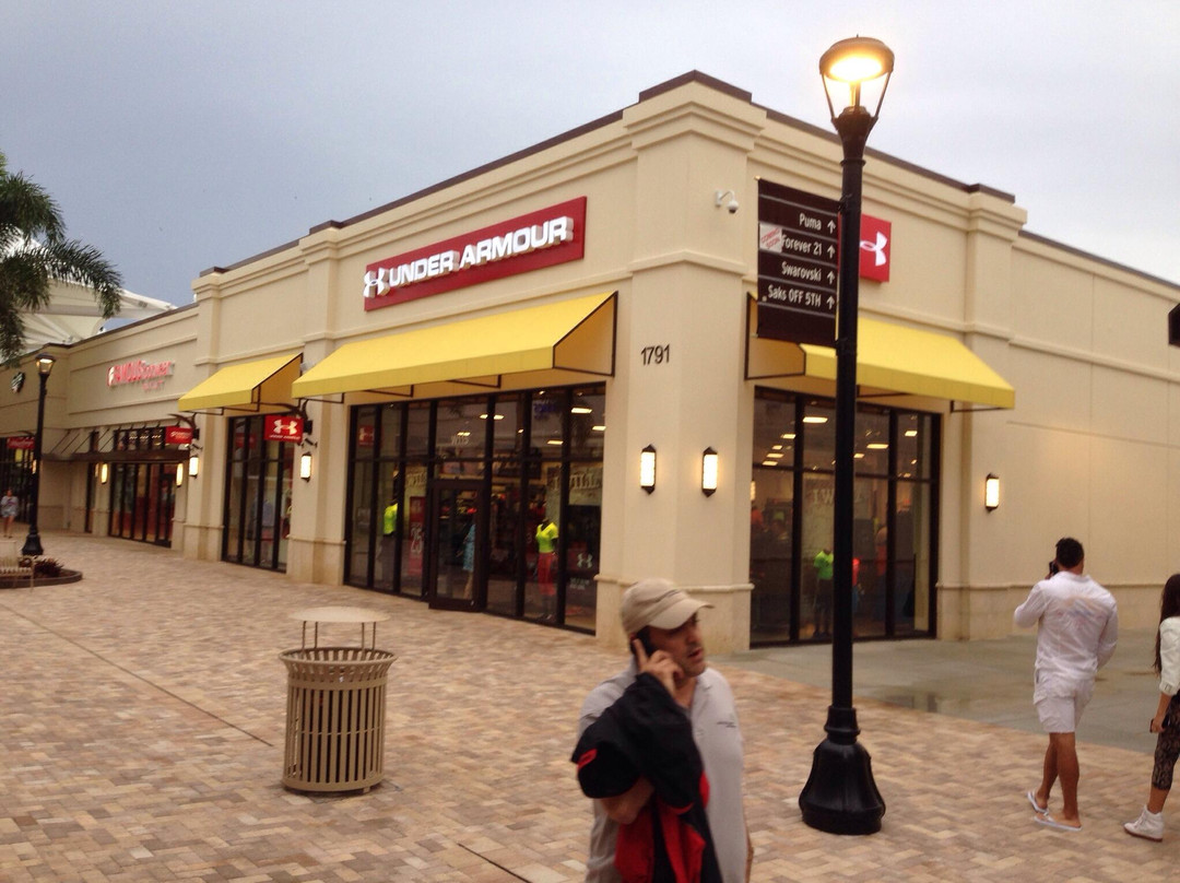Tanger Outlets Palm Beach景点图片