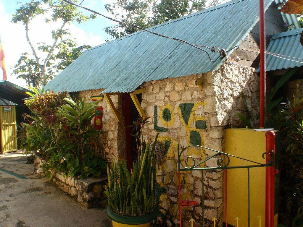 Nine Miles-牙买加必去景点