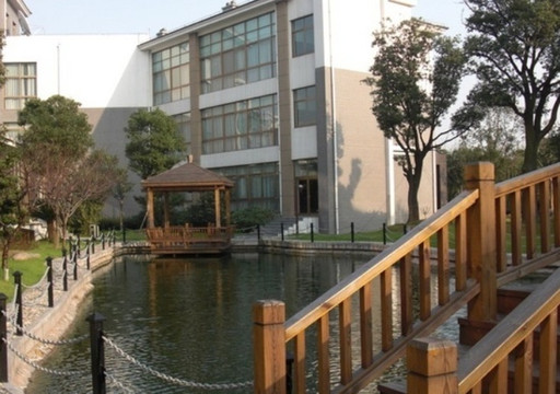 朱家角皇家郁金香花园酒店主图