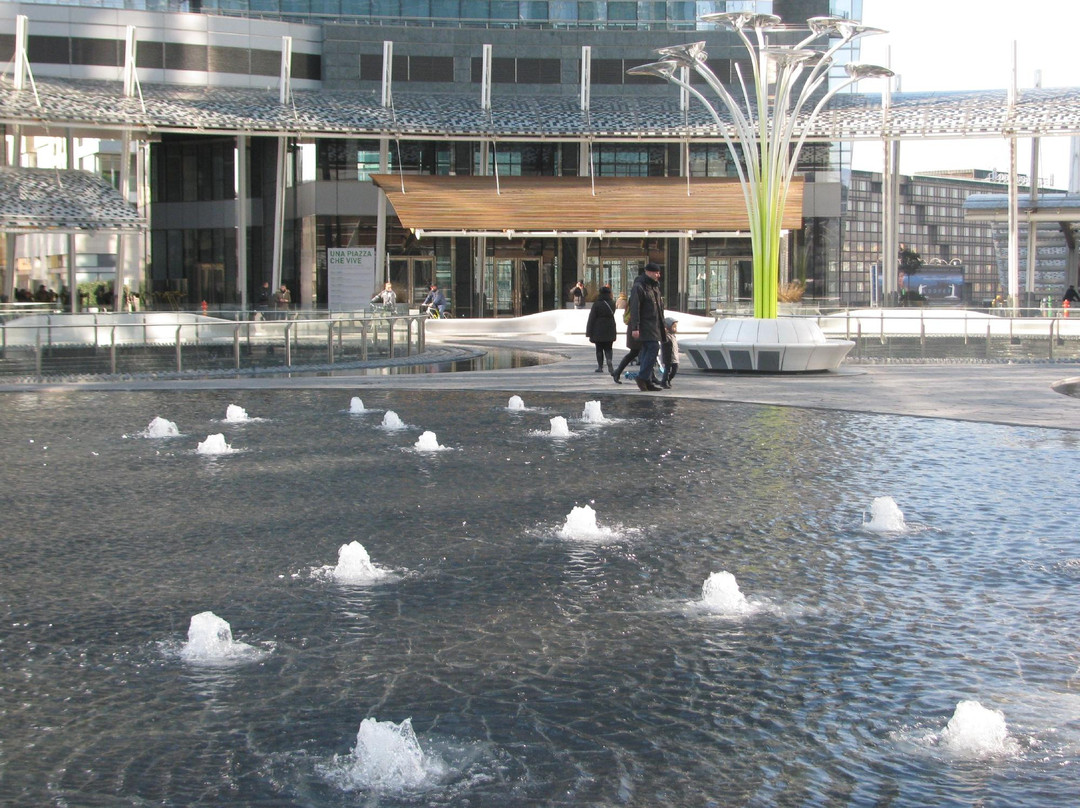 盖·奥兰蒂广场-米兰必去景点