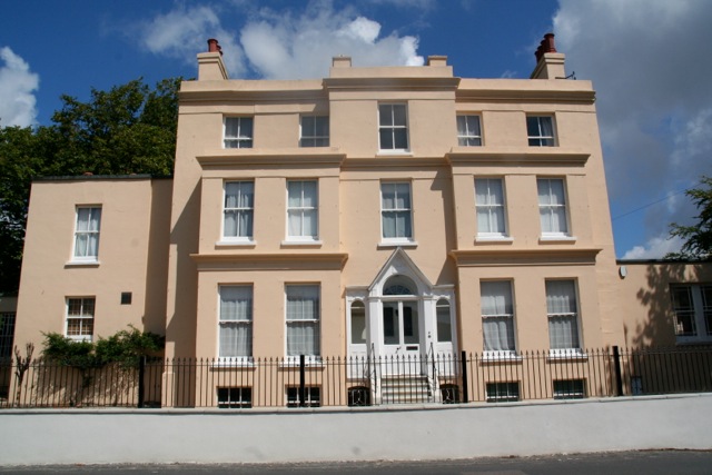 Manor House-官方