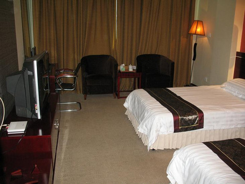 隆裕大酒店主图