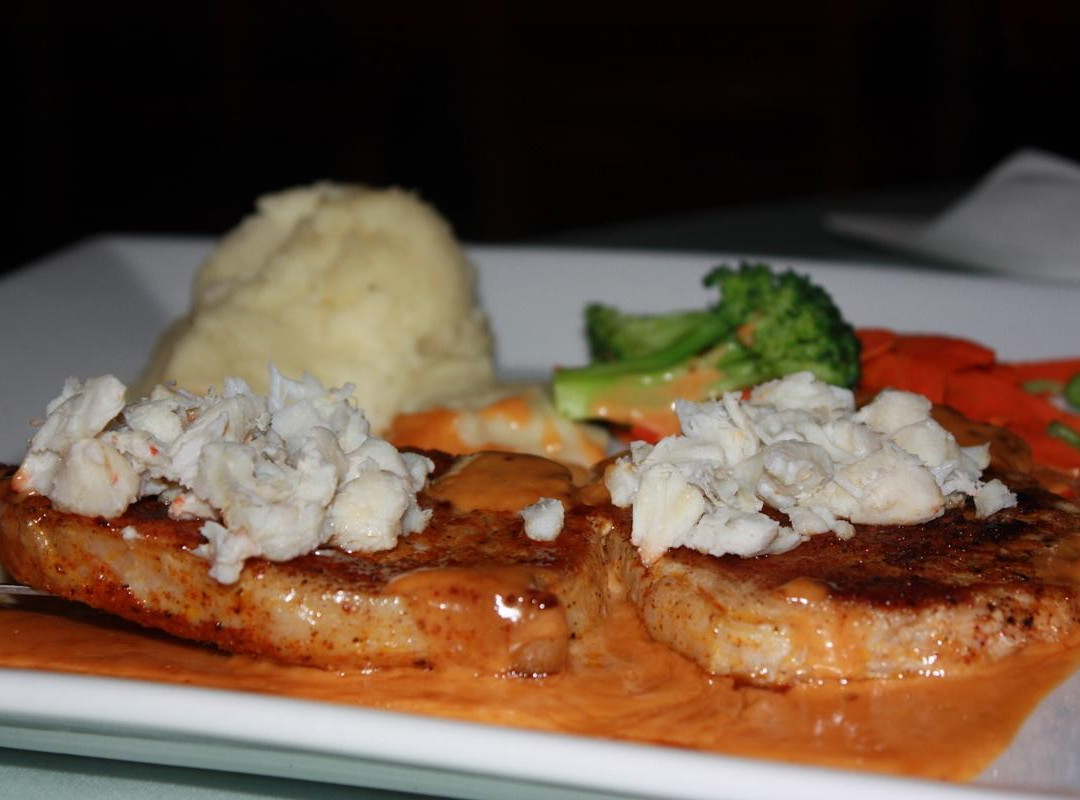 Rania's Restaurant Bar & Grill