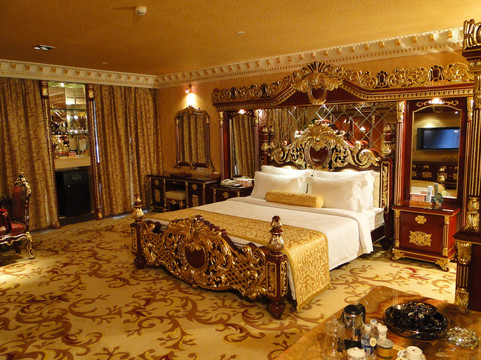 冠盛皇室堡酒店主图