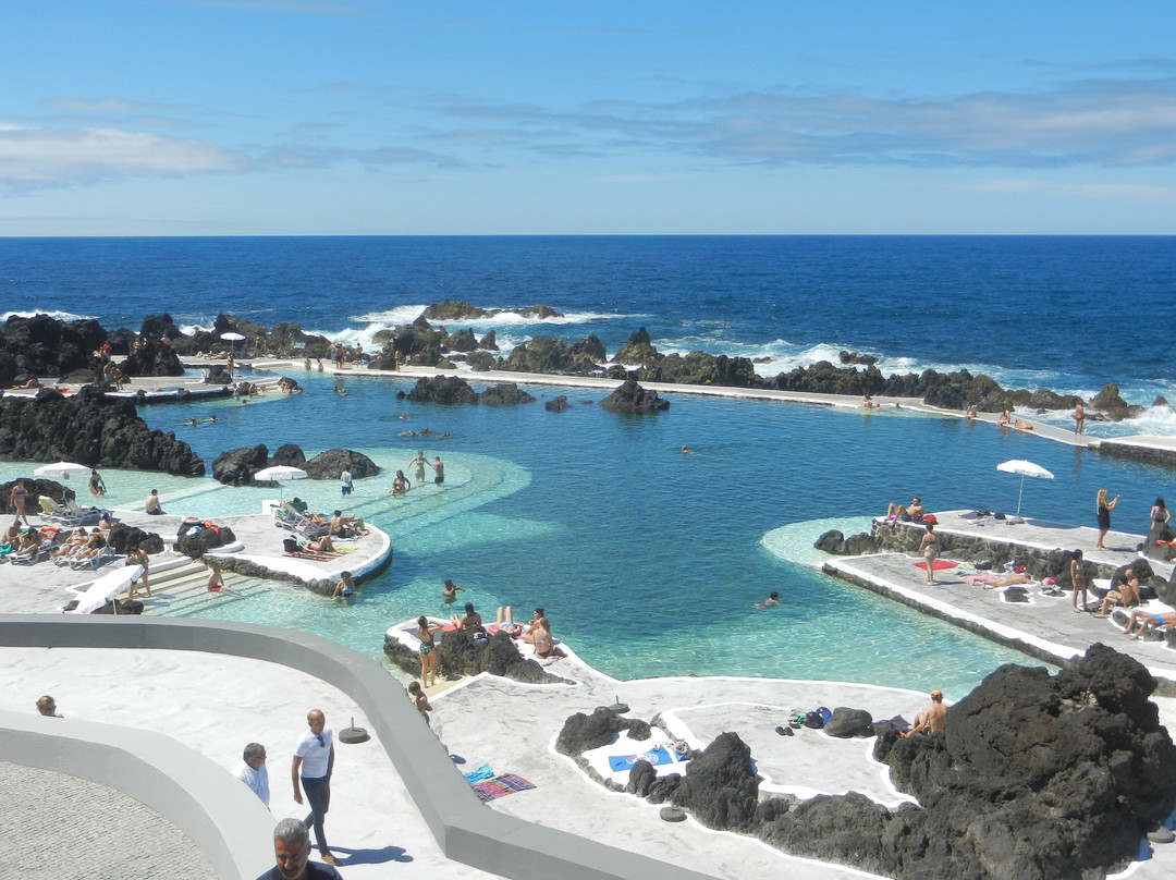 Porto Moniz Natural Swimming Pools-莫尼什港必去景点