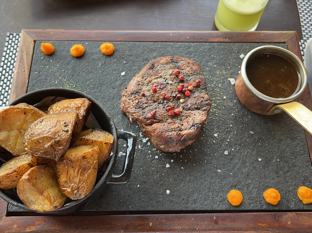 Carbon Gastronomic Grill