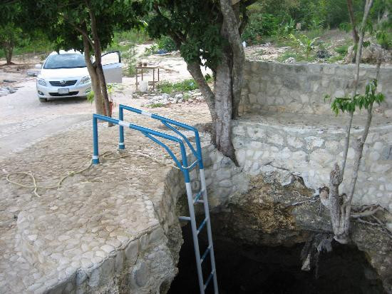 Blue Hole Mineral Spring景点图片