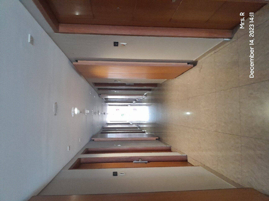 登巴萨金色郁金香基本酒店主图