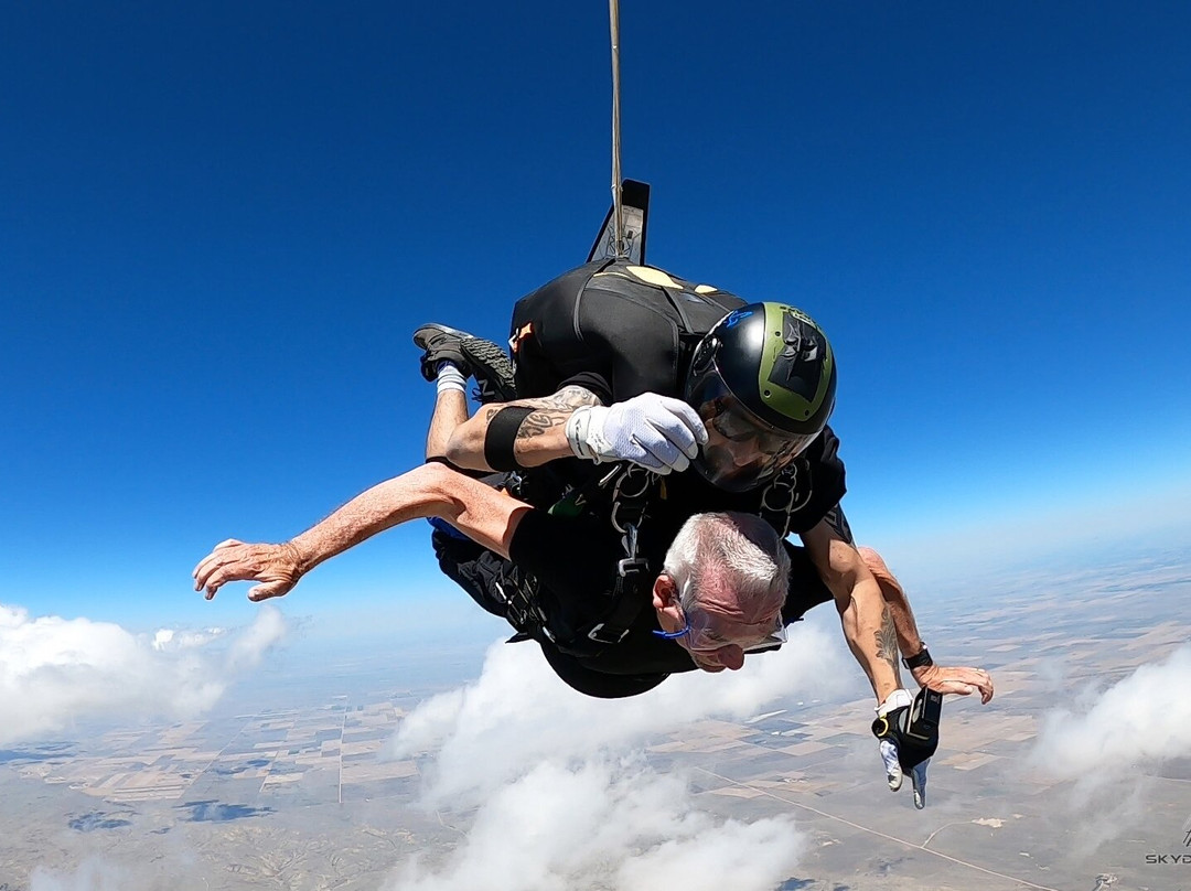 Skydive Orange Skies景点图片