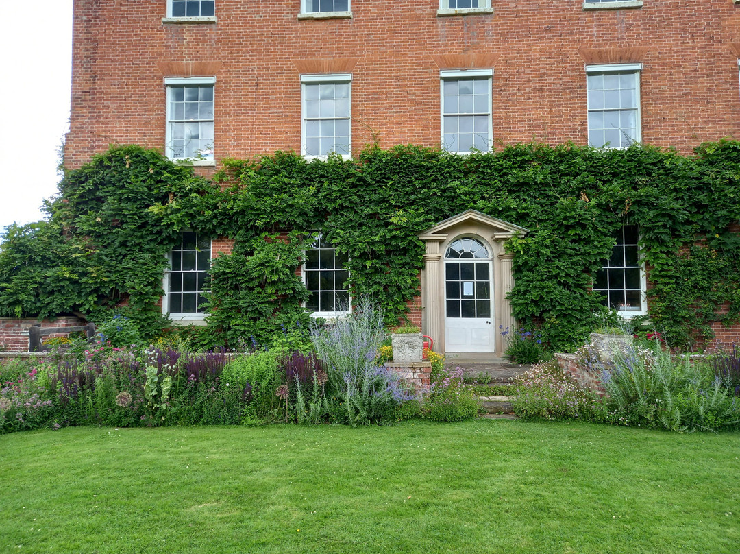 Burford House Garden Centre景点图片