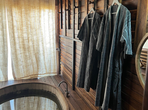 坎配门山林小屋主图