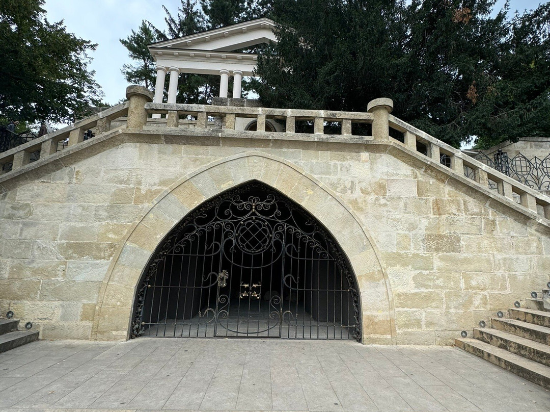 Statute of the Demon景点图片