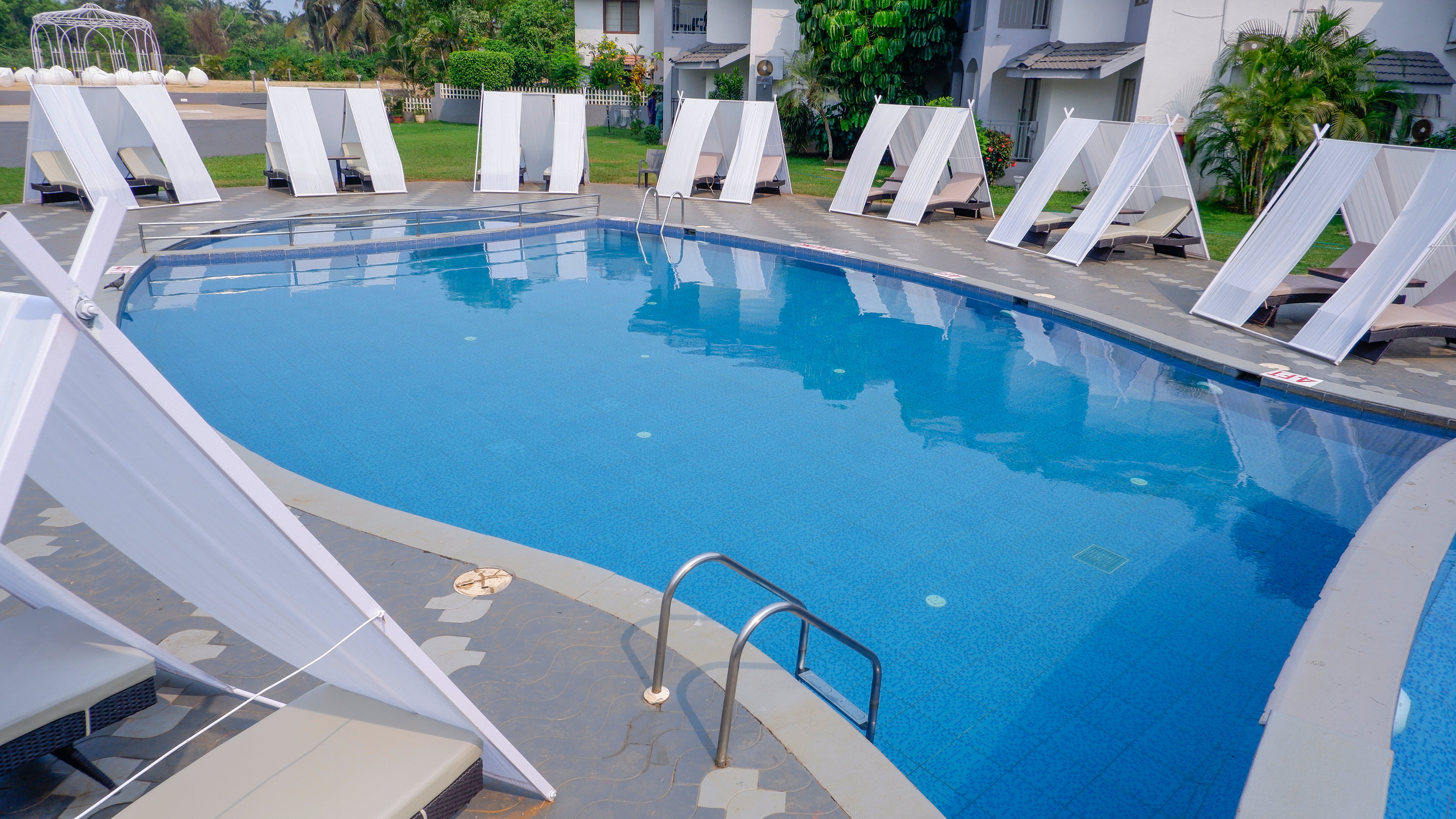 Regenta Baywatch Resort-泳池