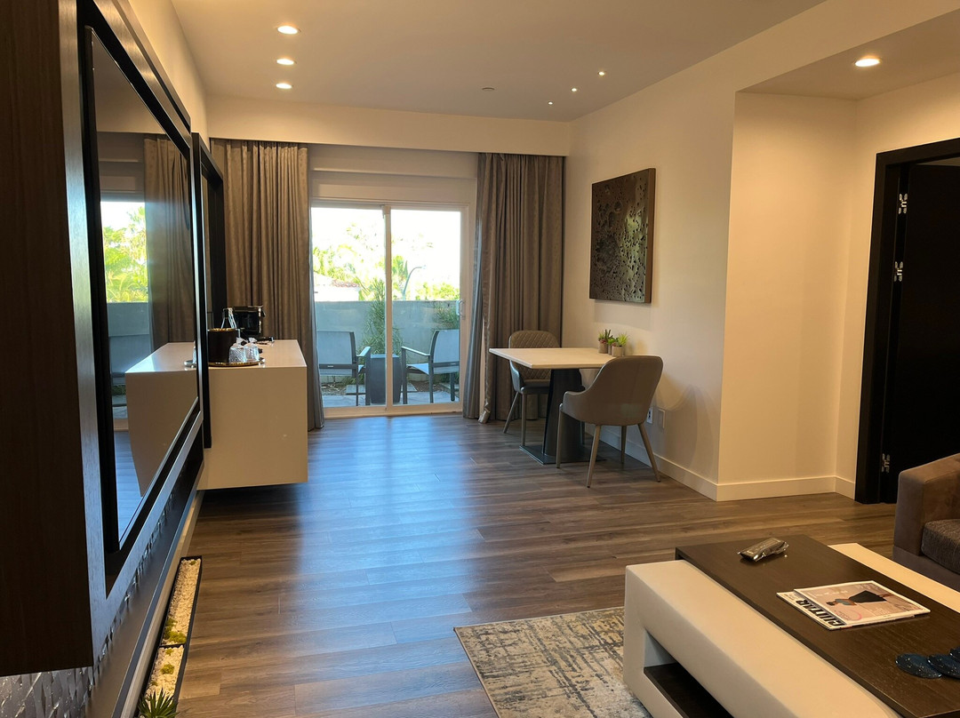 日落侯爵酒店主图