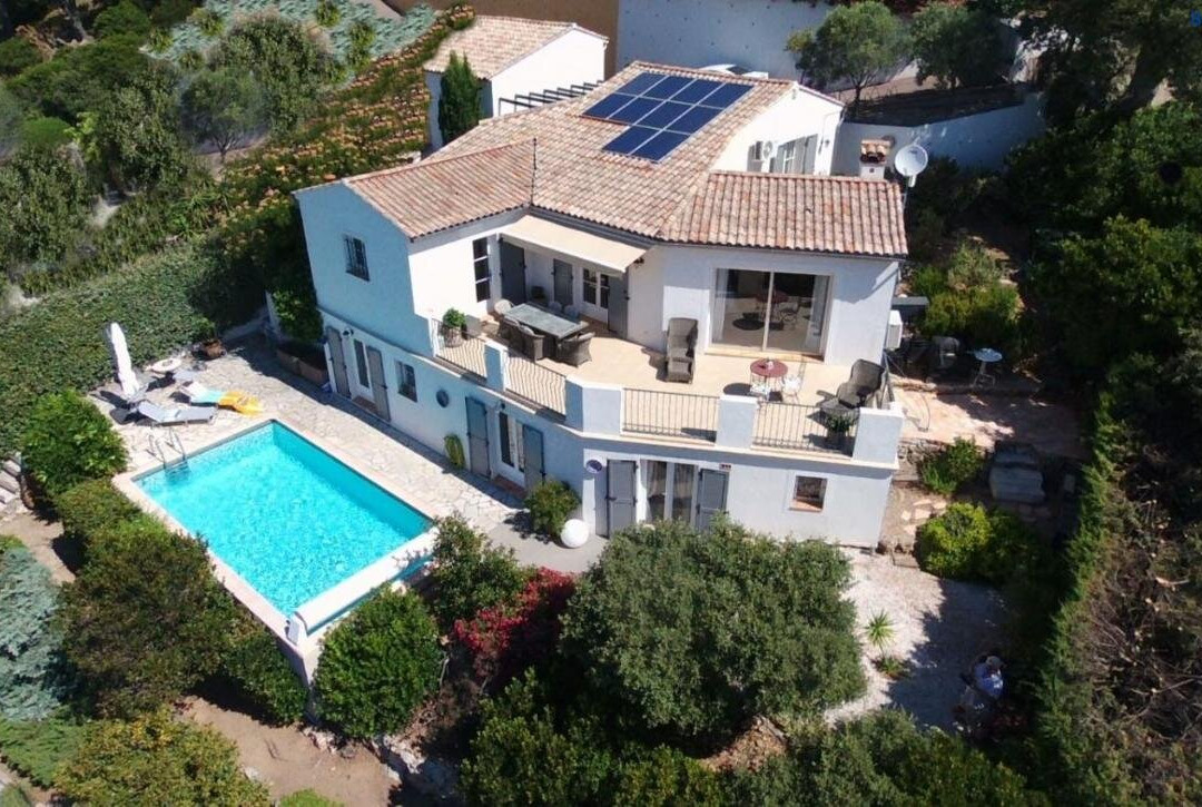 Bagnols-en-Foret酒店住宿-Corniche du Paradis