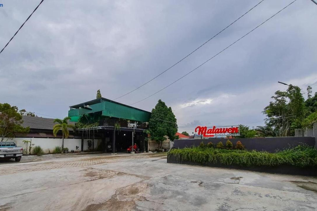 OYO 933 Wisma Malawen