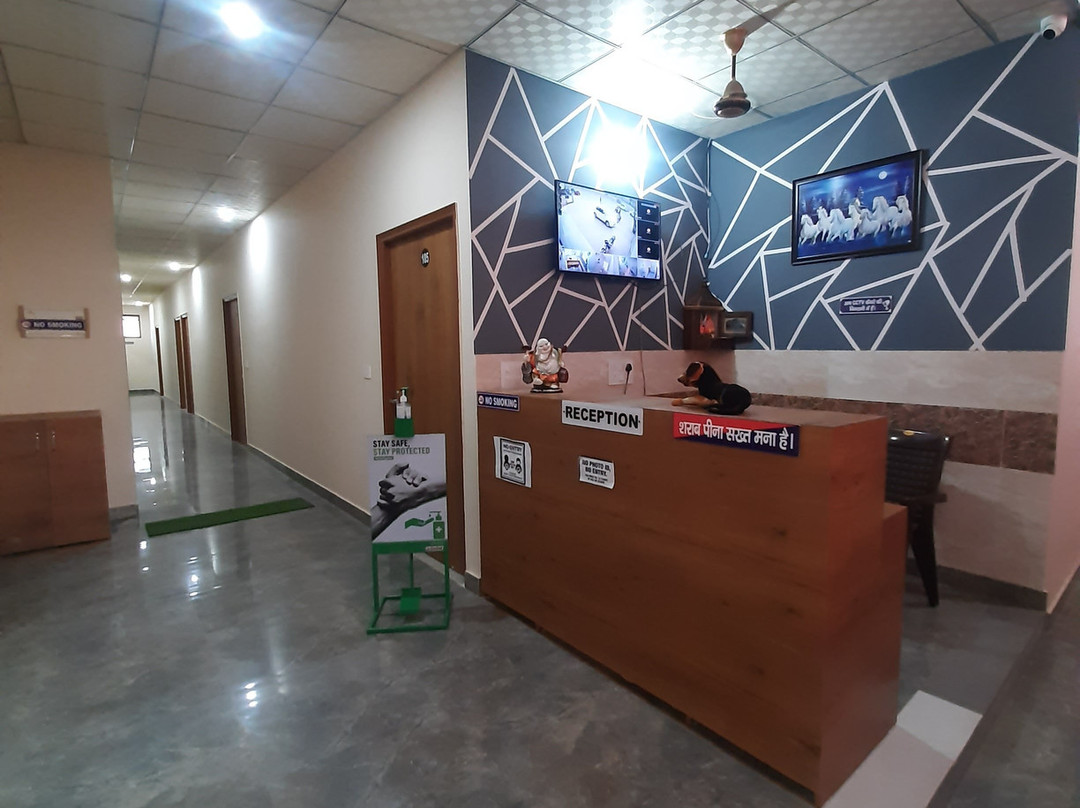 OYO 83498 The Hotel Malik