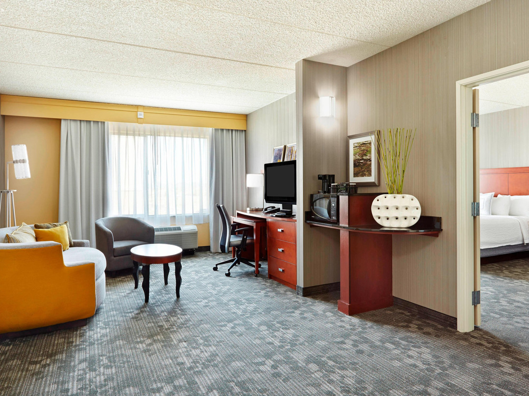 凤凰城北/欢乐谷万怡酒店主图