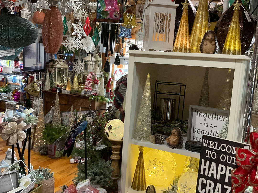 A Unique Boutique Llc - Gift Shop-Marion必去景点