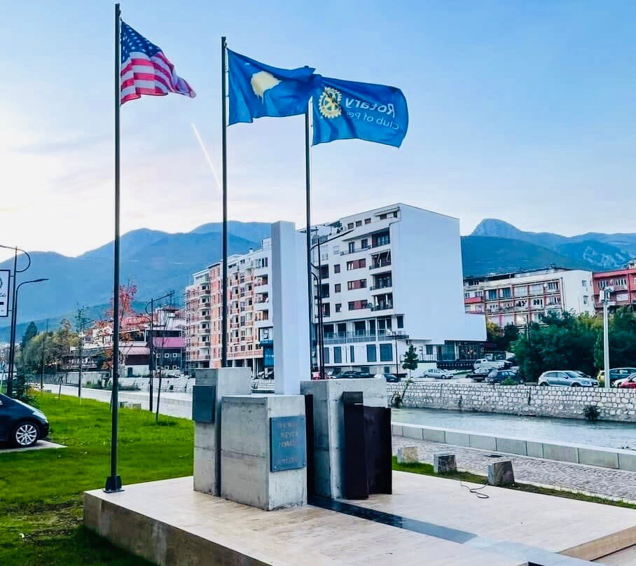 9/11 Memorial In Peja-Pejë必去景点