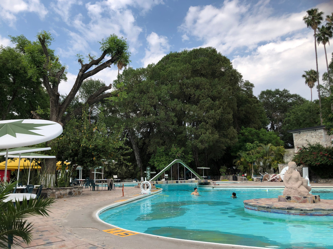 Hotel Balneario Tzindejeh主图