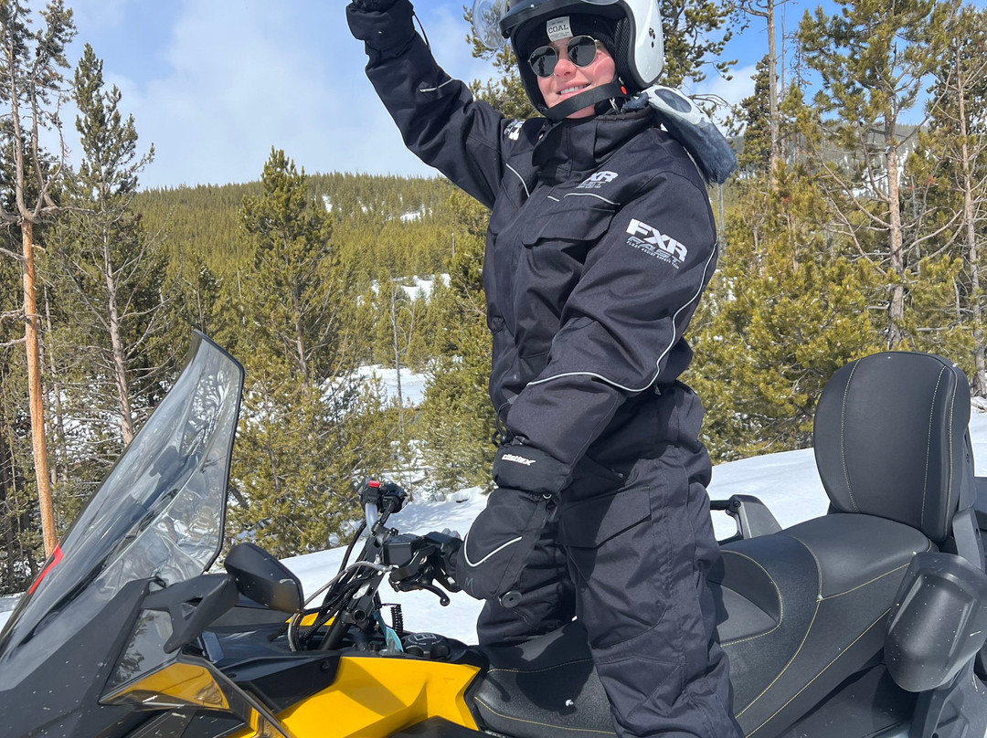 Two Top Snowmobile Rentals and Tours-西黄石镇必去景点