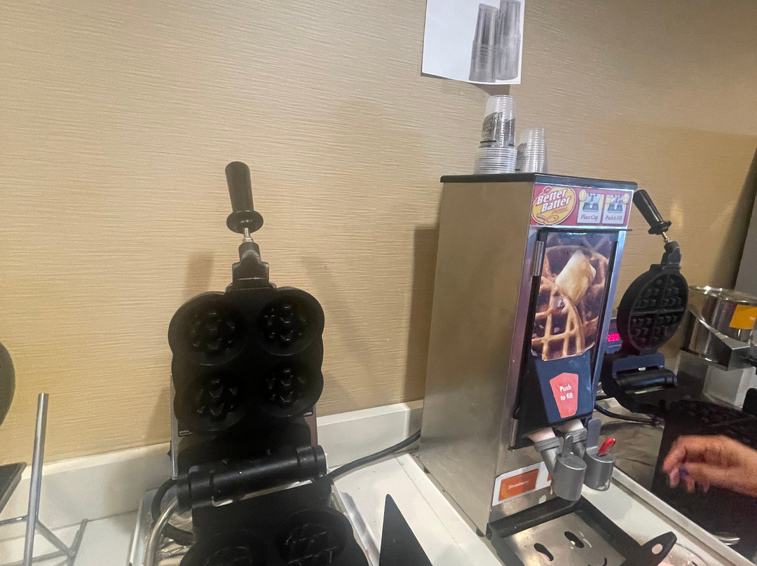 Comfort Suites Youngstown North主图