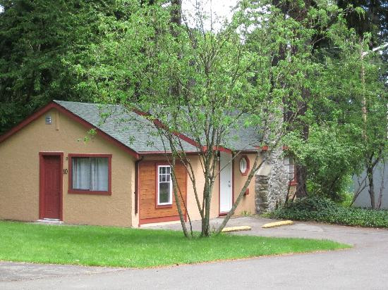 Malahat Bungalows Motel主图
