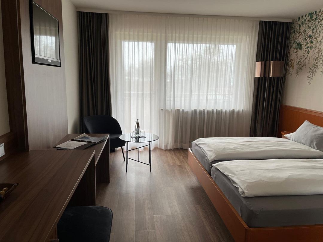 Hotel Gaestehaus Zuern主图