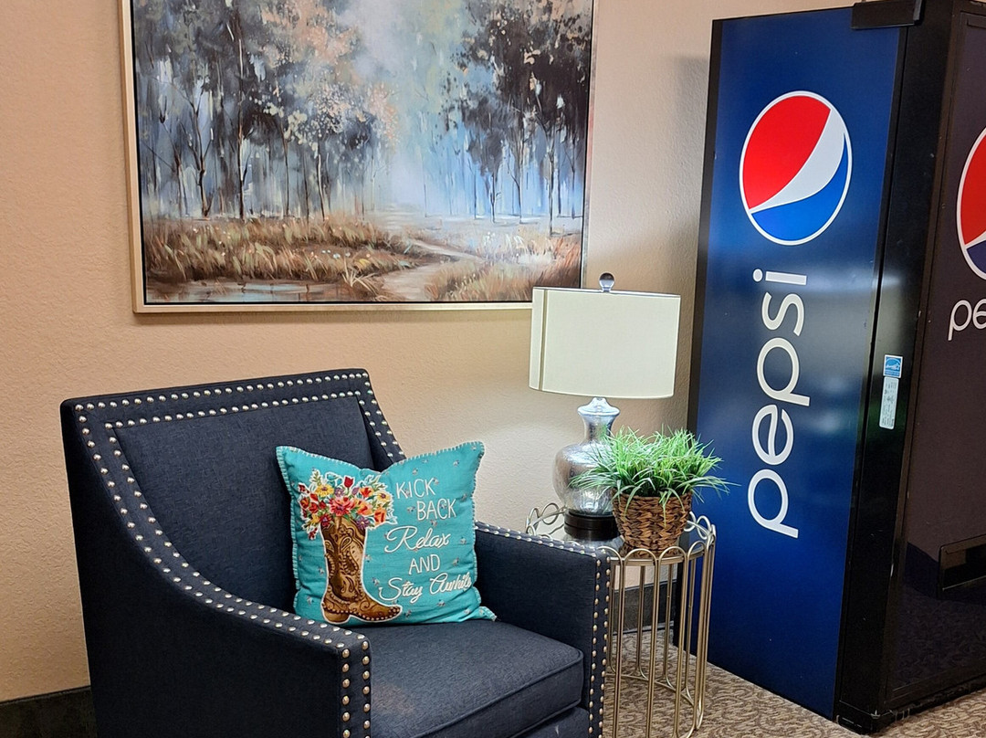 Patti's Inn & Suites主图