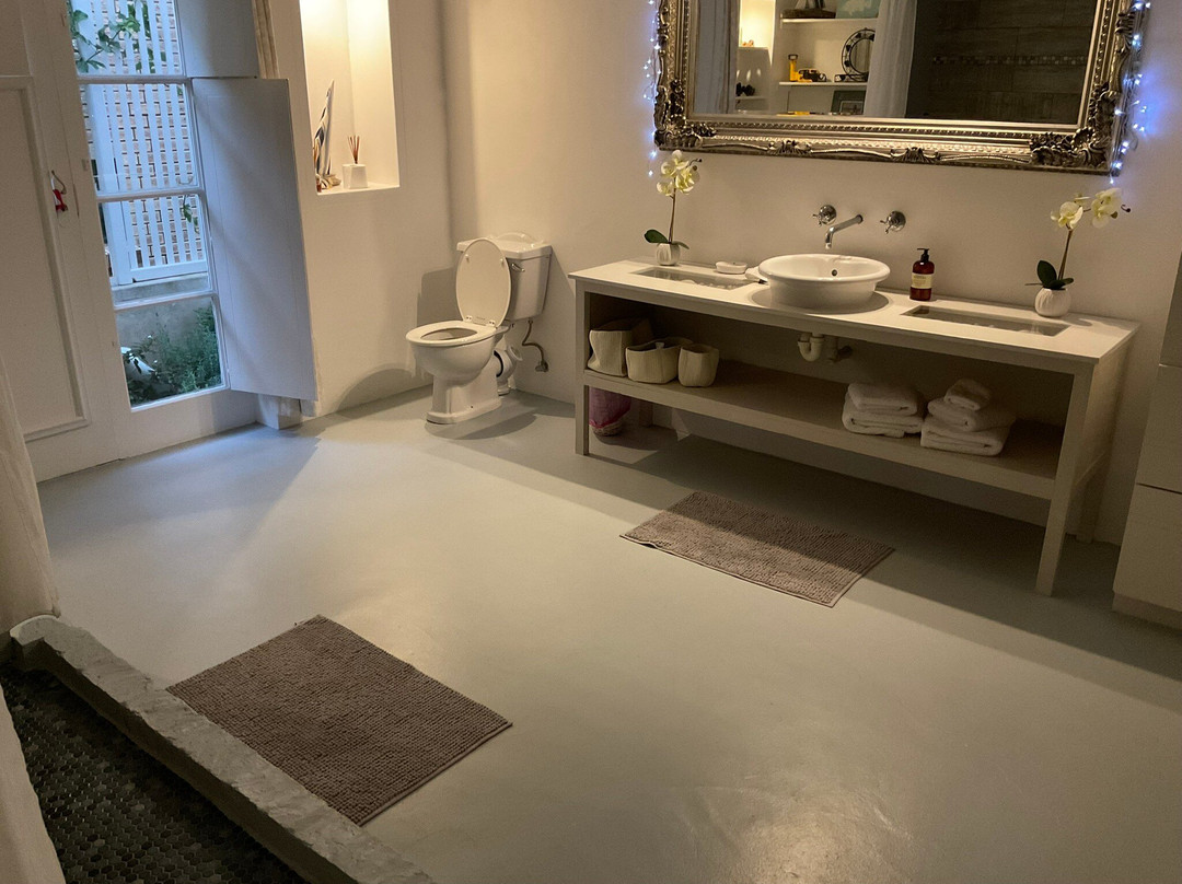 Charlotte House主图