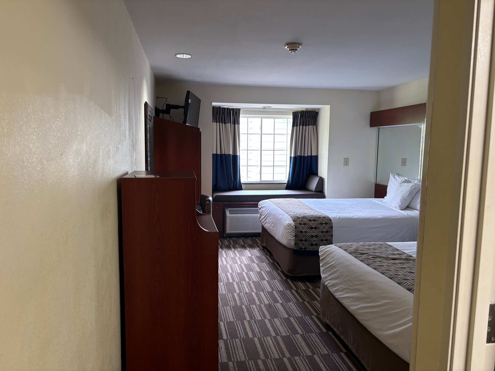 Microtel Inn & Suites by Wyndham Indianapolis Airport-浴室