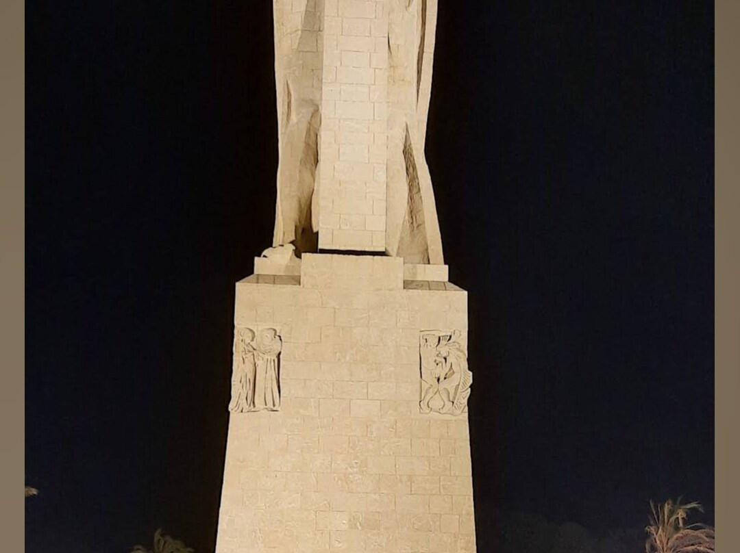 Monumento a Colón-韦尔瓦必去景点