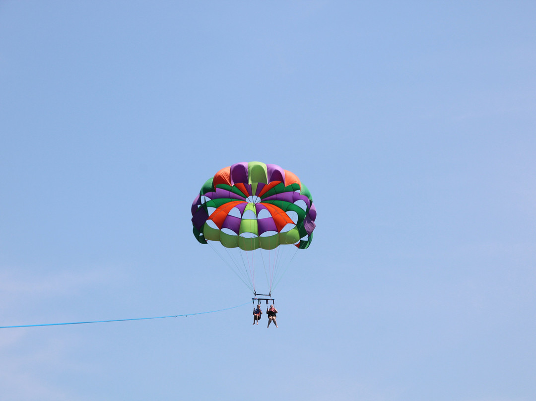 Dennis Parasail & Jet Ski景点图片