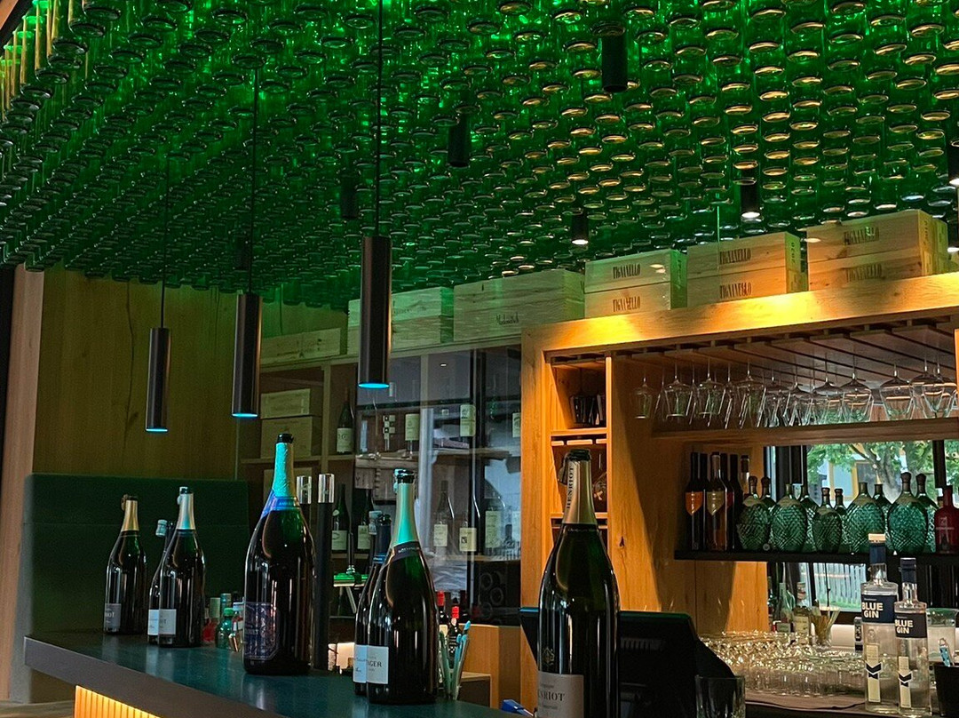 MONS. Suites. Wine. Passion.主图