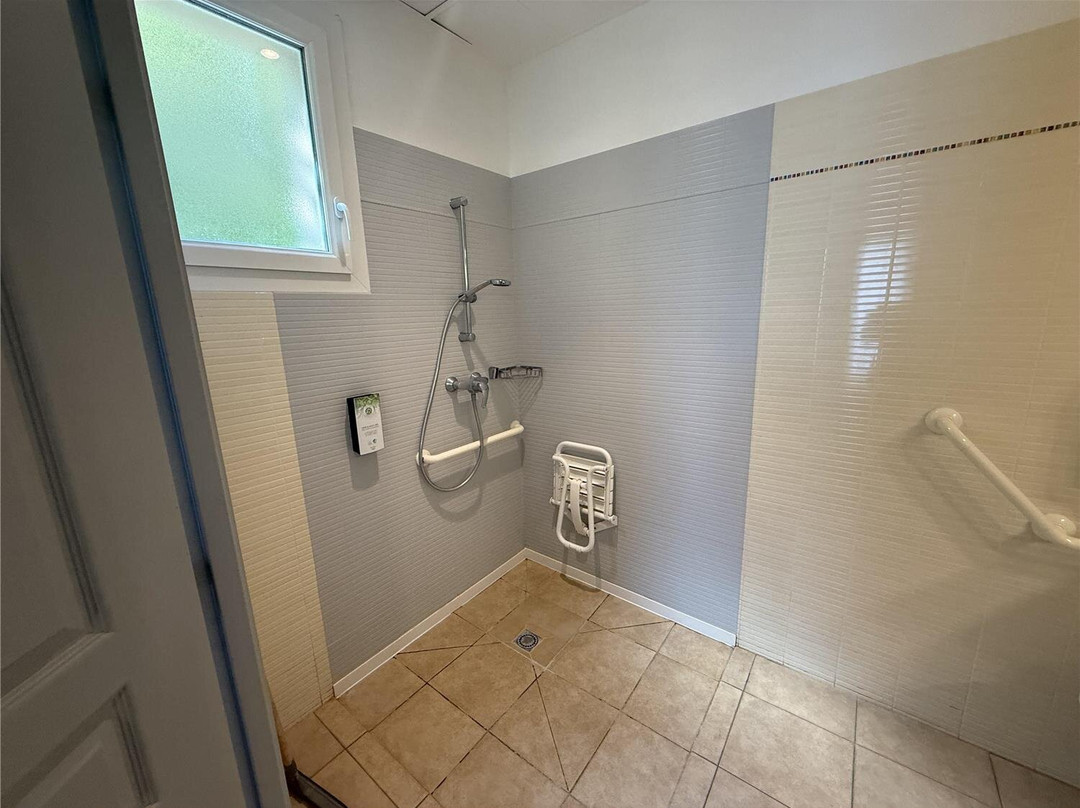 克罗瑟利洪福乐酒店主图