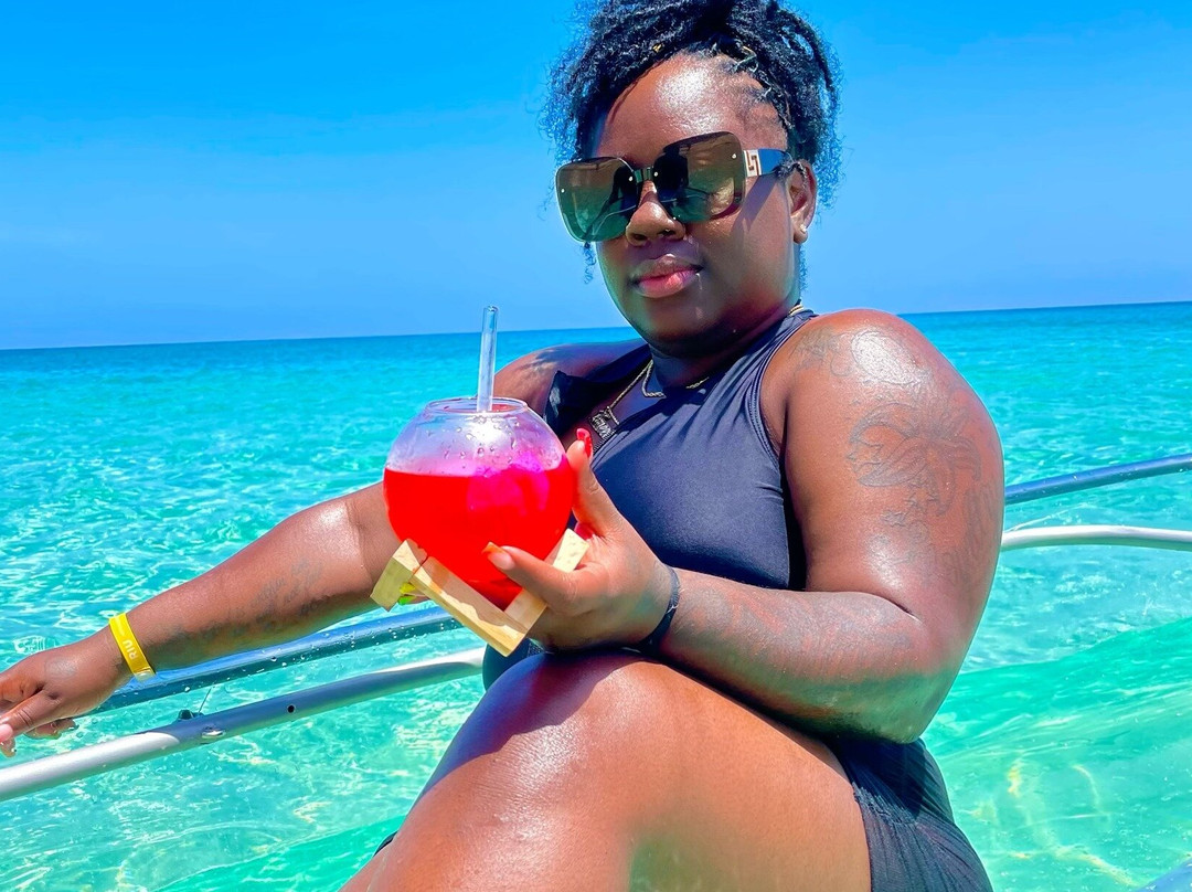 FANAS AIR LUXURY TOURS-Lucea必去景点