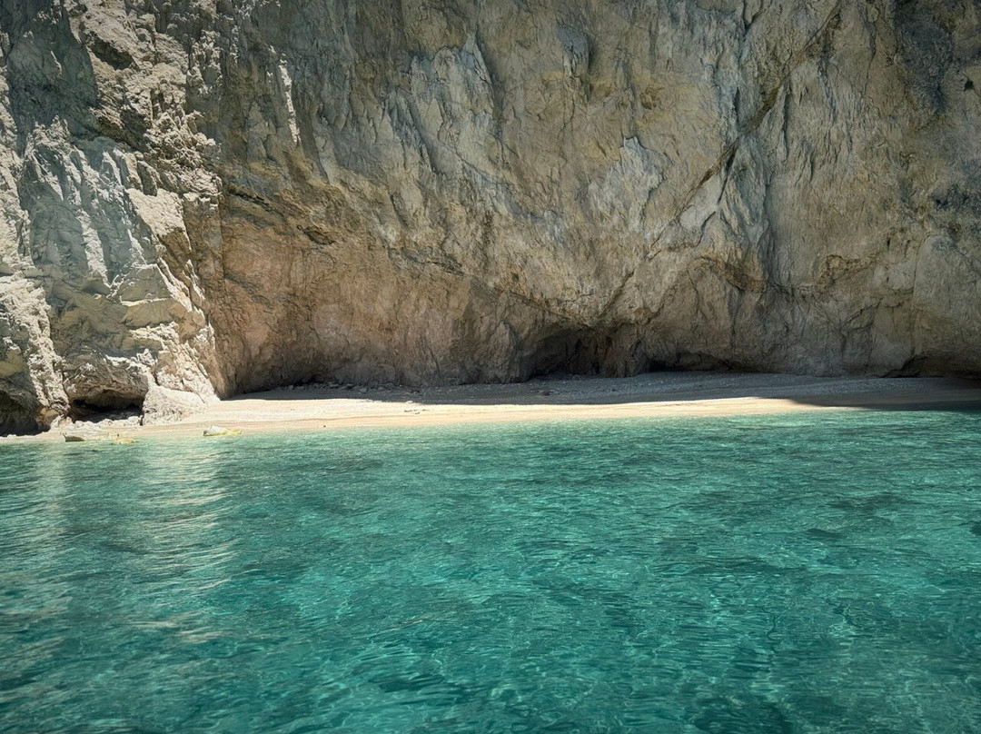 Explore Zakynthos luxury private services.-扎金索斯镇必去景点