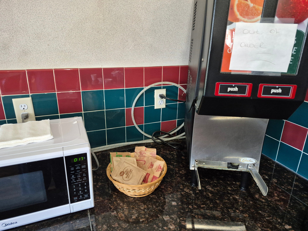 Howard Johnson by Wyndham Wichita Airport主图