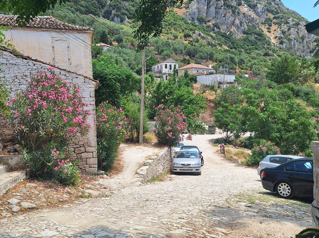 Te Rrapi Në Qeparo (village)