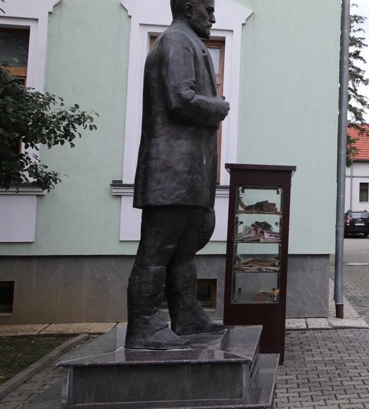 Biblioteca Județeană George Coșbuc-Bistrita Bargaului必去景点