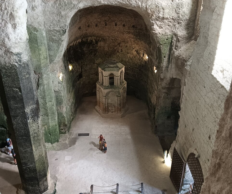 Monolithic Church of Saint-Jean of Aubeterre-Aubeterre-sur-Dronne必去景点