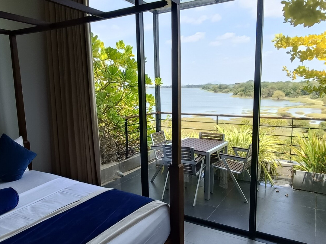 The Lake Forest Hotel主图