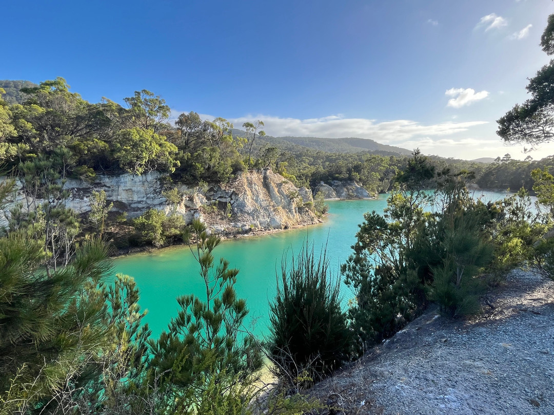 Little Blue Lake-South Mount Cameron必去景点