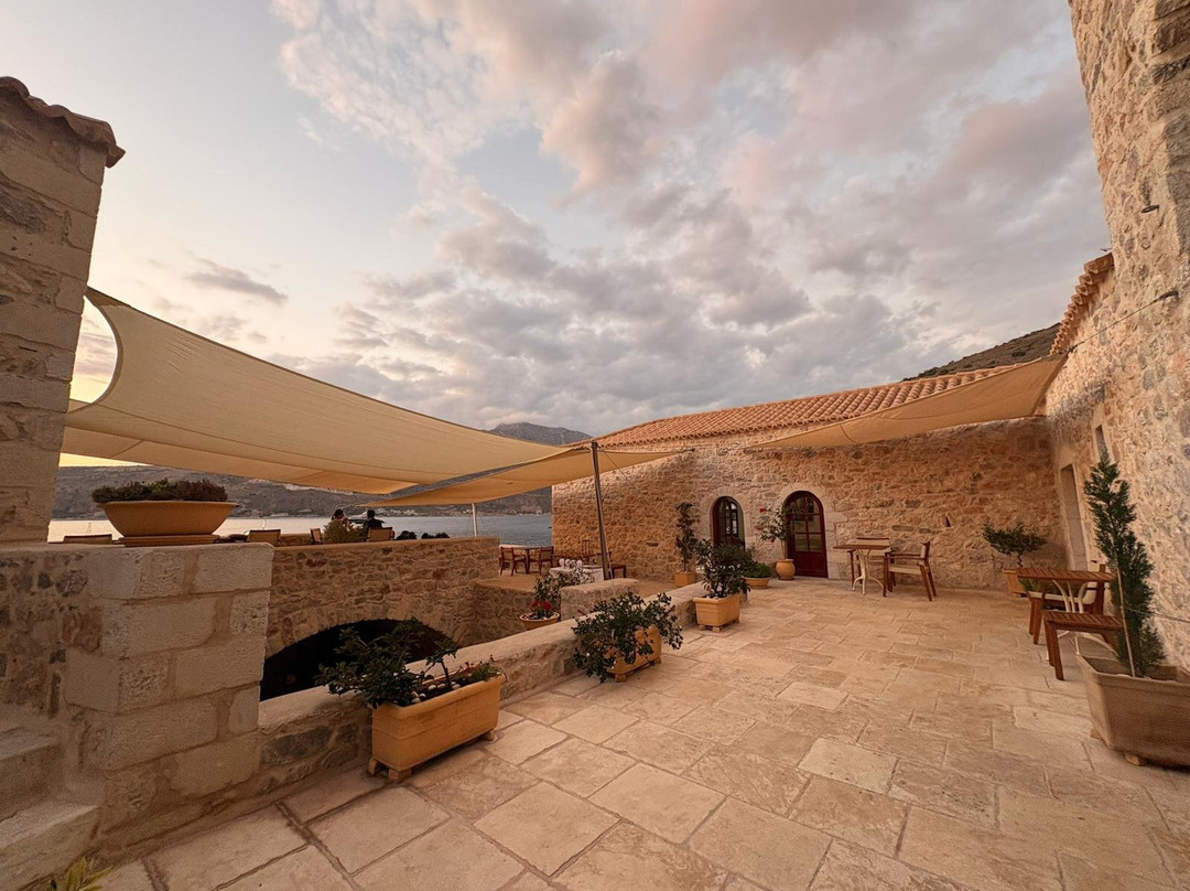 皮尔戈斯玛维罗米恰利酒店主图