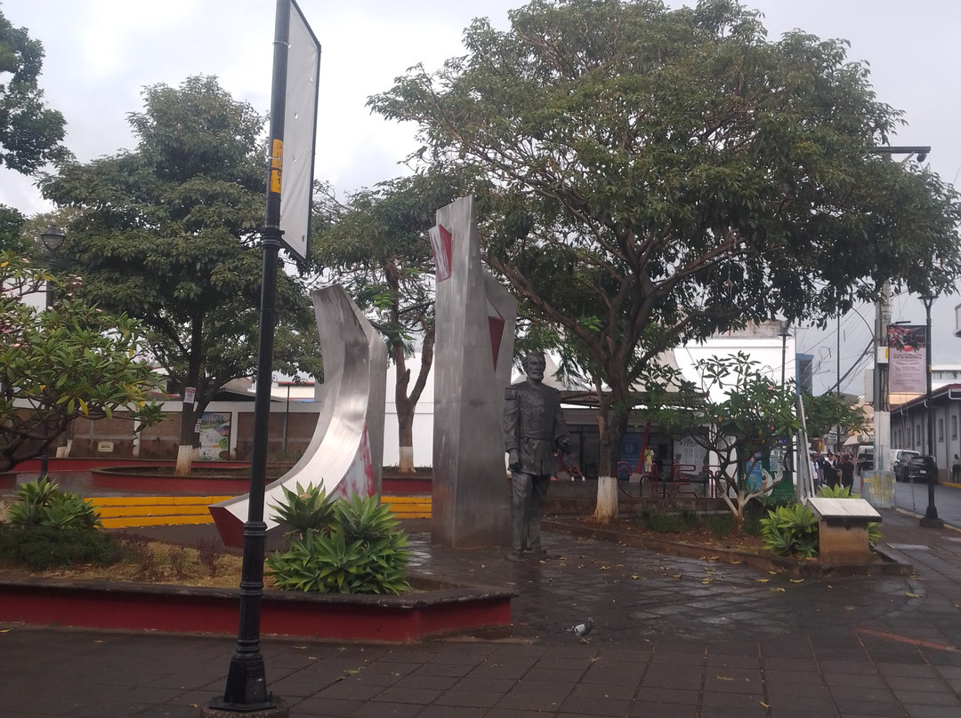 monument of Tomas Guardia-阿拉辉拉必去景点