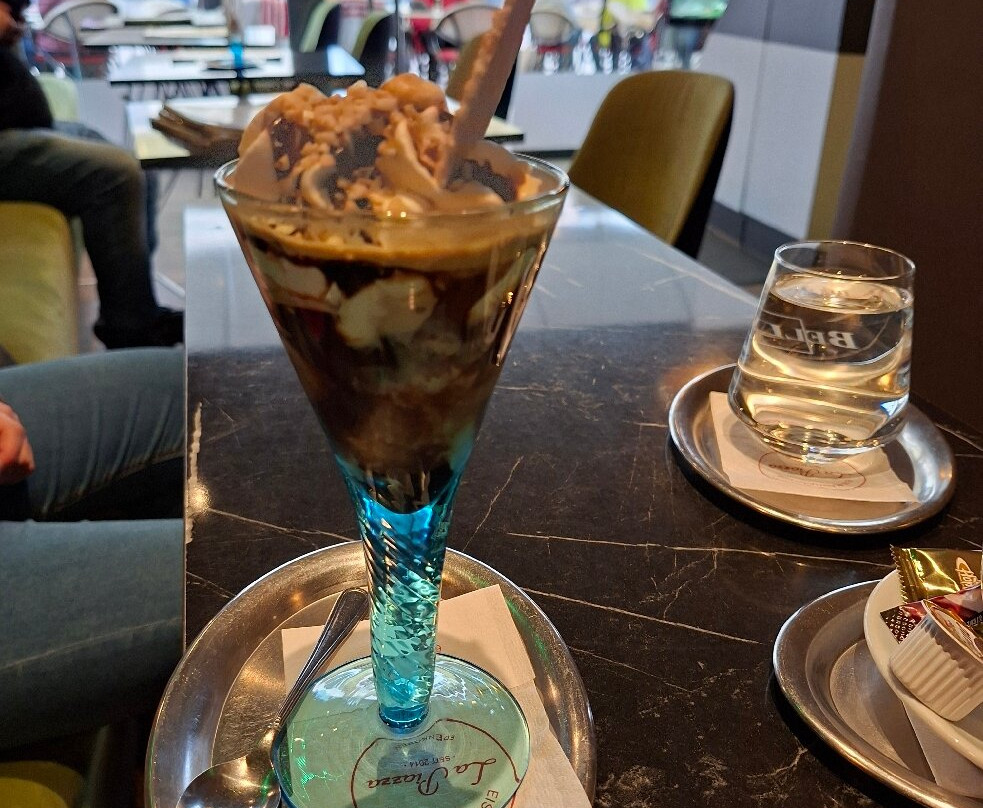 Eiscafe La Piazza KG