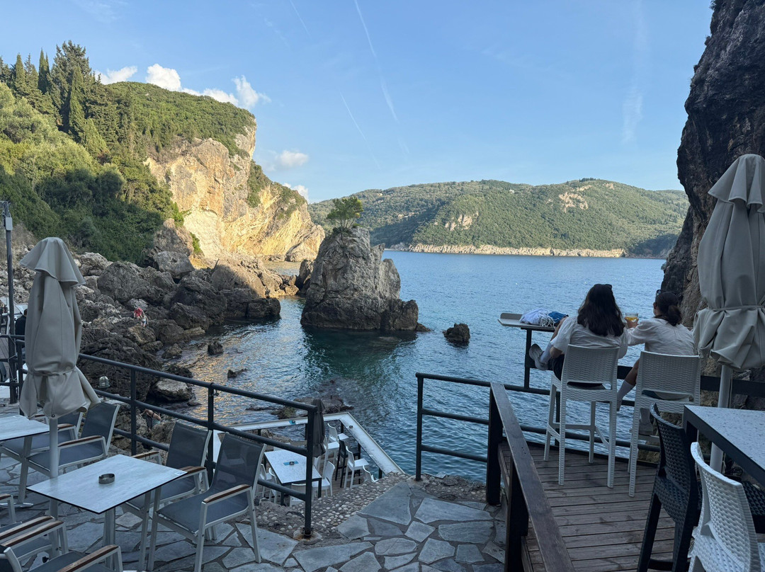 La Grotta Beach-Paleokastritsa必去景点