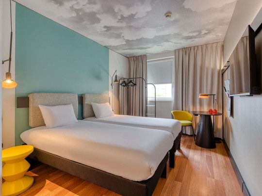 宜必思柏林选帝侯大街酒店主图