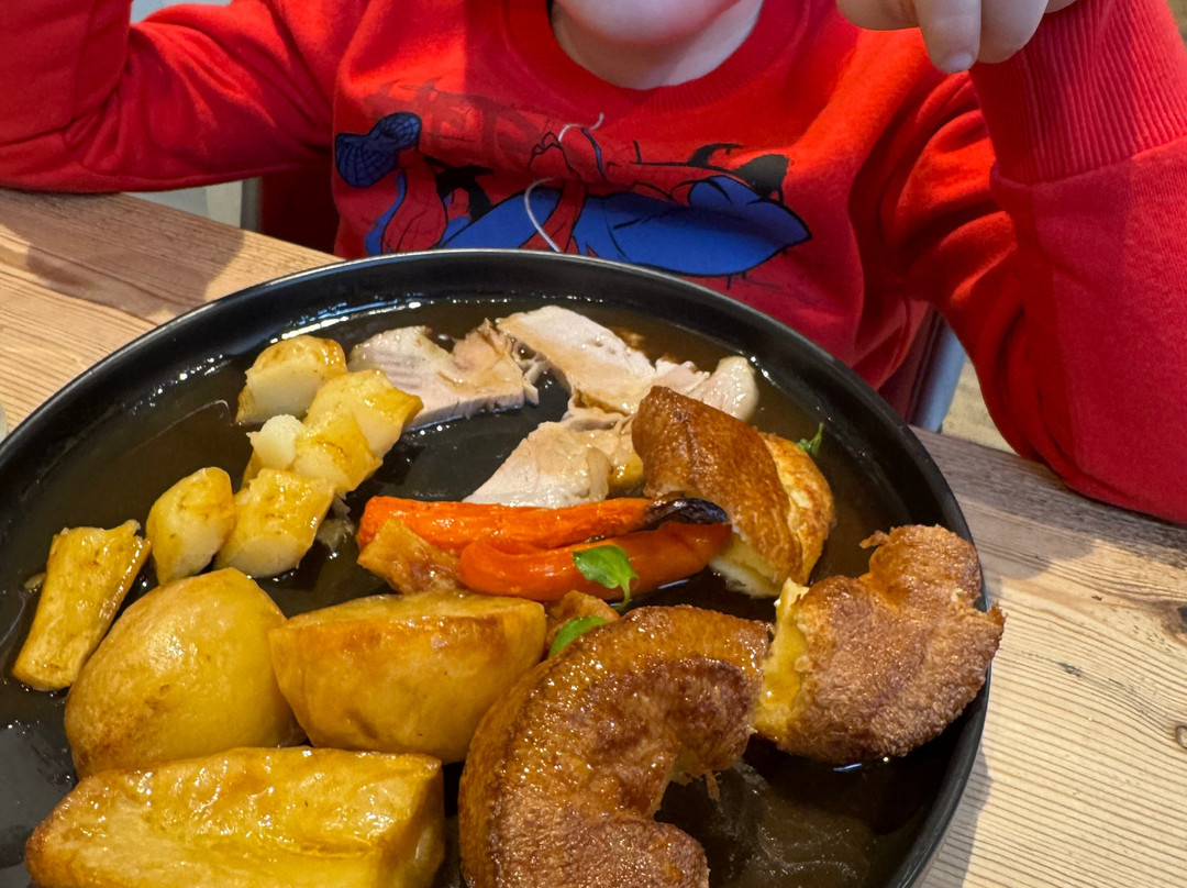 The Bell Broadway主图